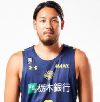 https://img.pinganty.cn/img/basketball/player/89756375ea4d28cc02198d41debbd9ab.png